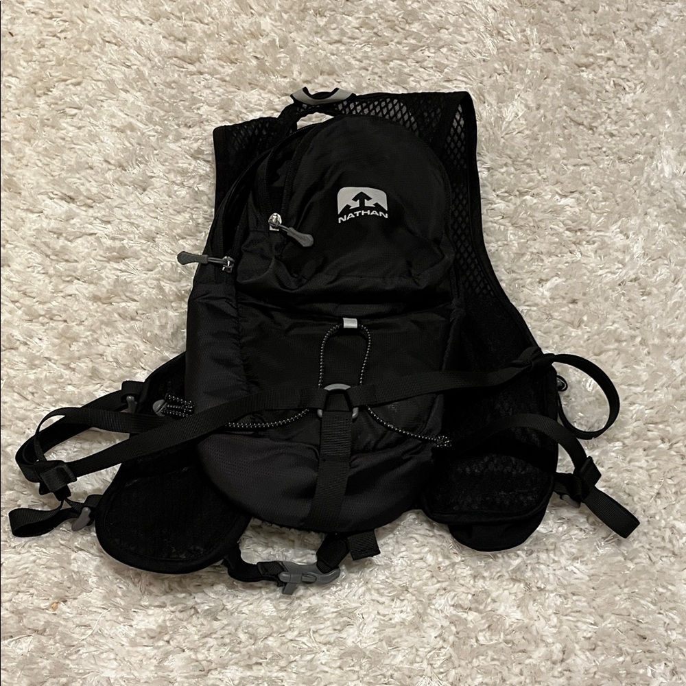 Nathan Intensity Hydration Running Vest to hold 2 Liter Bladder, color black